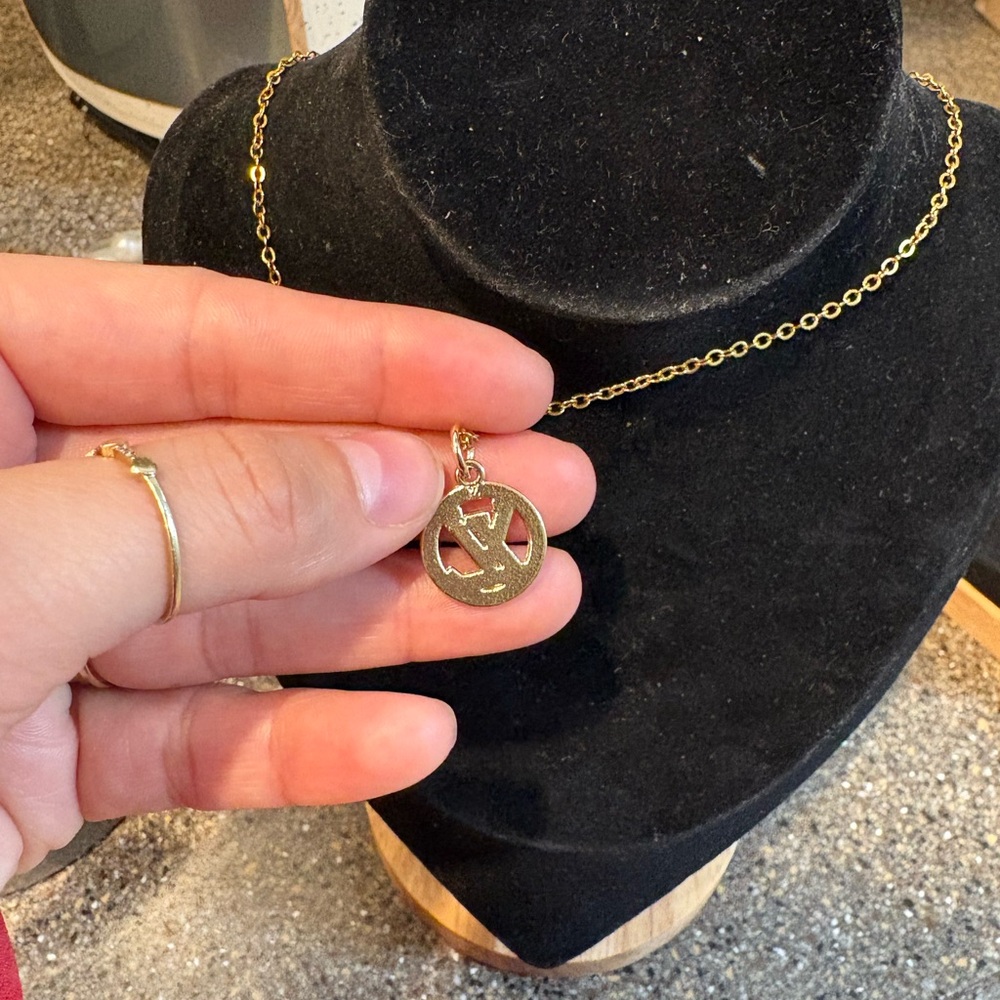 LV Necklace - Picture 3 of 4